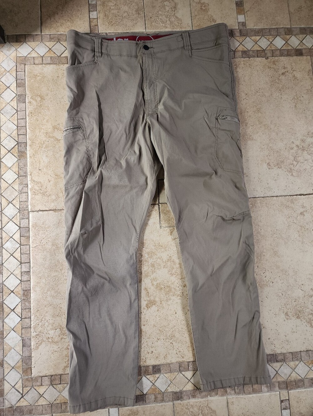 Wrangler Men's Casual Cargo Pants in Taupe